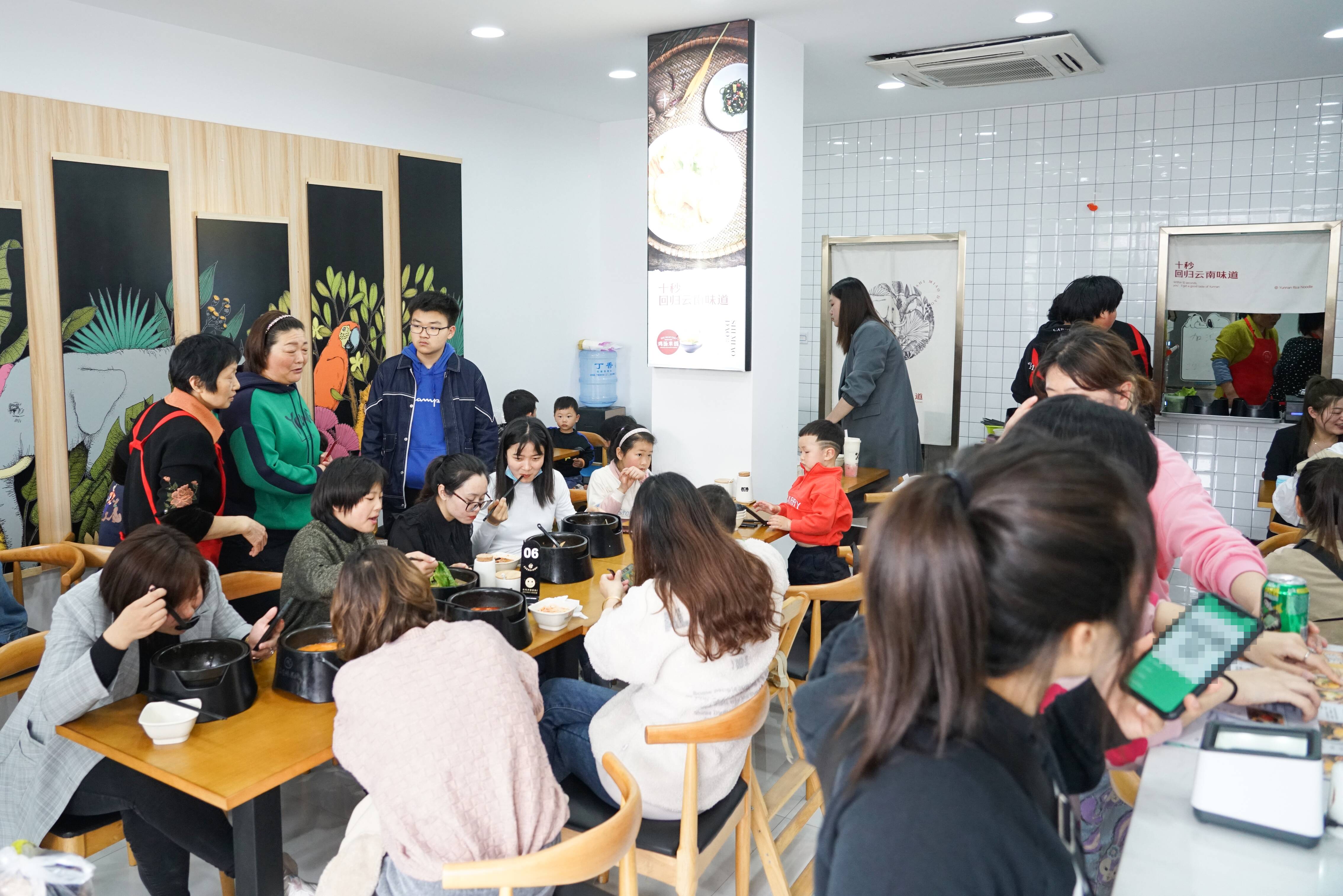 怎樣才能把十秒到過橋米線加盟店的生意做好